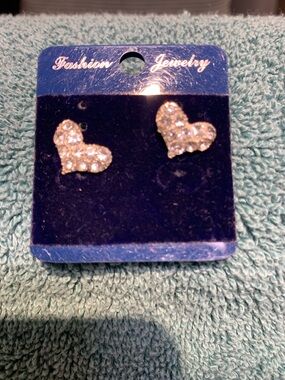 Fashion Jewelry Sparkling Silver Heart Crystal Stud Earrings